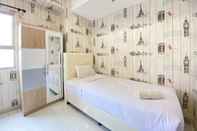 Bilik Tidur Comfy 2BR Apartemen at Mekarwangi Square Cibaduyut By Travelio