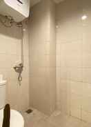 BATHROOM Nice and Fancy 2BR at Apartemen Mekarwangi Square Cibaduyut By Travelio