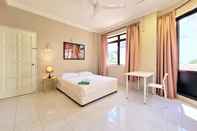 Bedroom Mutiara Gurney next to Gurney Paragon