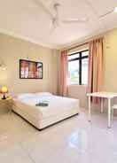 BEDROOM Mutiara Gurney next to Gurney Paragon