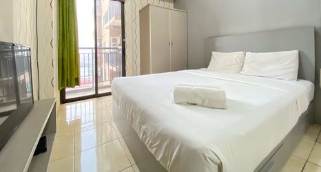 Bilik Tidur 2 Bright Studio Room Tamansari Panoramic Apartment By Travelio