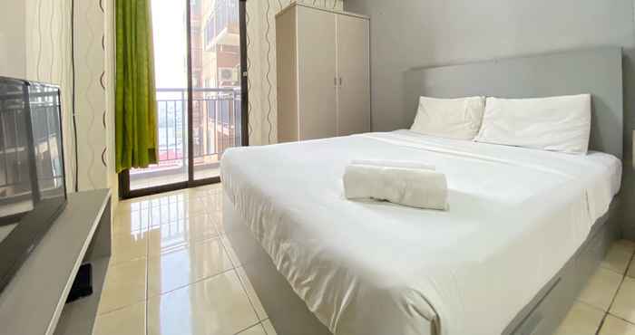 Phòng ngủ Bright Studio Room Tamansari Panoramic Apartment By Travelio