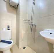 Phòng tắm bên trong 4 Comfy Studio Apartment Gateway Pasteur By Travelio