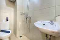 Phòng tắm bên trong Comfy Studio Apartment Gateway Pasteur By Travelio