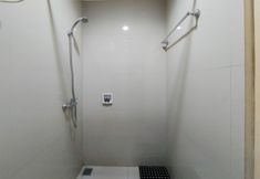 In-room Bathroom 4 Elegant and Nice Studio at Tree Park City BSD Apartment By Travelio