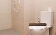 Toilet Kamar 3 Nice Studio Apartment at Gateway Park LRT City Bekasi By Travelio