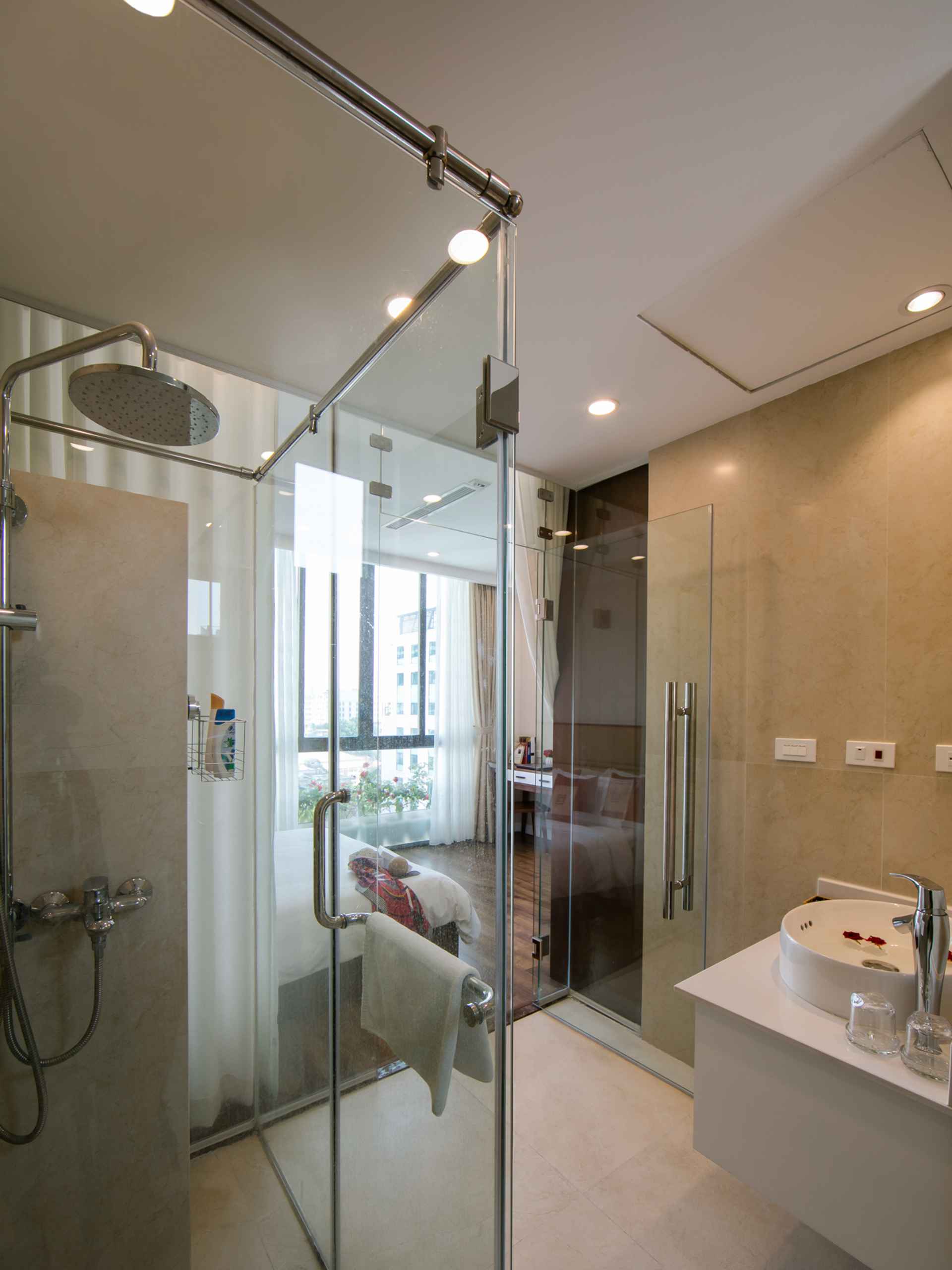 Phòng tắm bên trong Au Coeur d'Hanoi Apartment