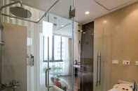 Phòng tắm bên trong Au Coeur d'Hanoi Apartment