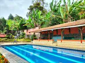 Swimming Pool 4 Nur Alam Hotel 