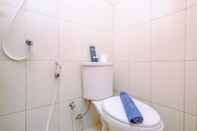 Toilet Kamar Homey and Simple Studio at Margonda Residence 4 Apartment By Travelio