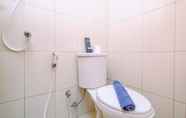 Toilet Kamar 4 Homey and Simple Studio at Margonda Residence 4 Apartment By Travelio