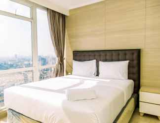 Bilik Tidur 2 Elegant and Comfy 2BR at Menteng Park Apartment By Travelio