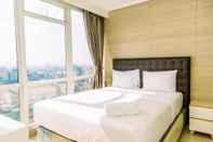 Bilik Tidur Elegant and Comfy 2BR at Menteng Park Apartment By Travelio