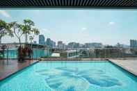 Kolam Renang Elegant and Comfy 2BR at Menteng Park Apartment By Travelio