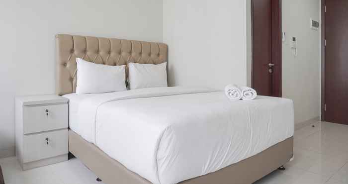 Kamar Tidur Cozy and Fully Furnished Studio at Green Sedayu Apartment By Travelio