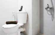 Toilet Kamar 5 Compact and Best Choice Studio at Apartment Taman Melati Surabaya By Travelio