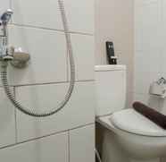 In-room Bathroom 2 Minimalist Studio Room Apartment at Taman Melati Sinduadi By Travelio