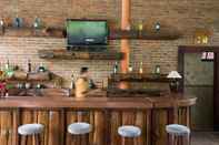 Bar, Cafe and Lounge Little Trawas Resort and Villas By Triple Tree