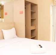 Bilik Tidur 2 Simply and Great Location Studio Room at Bassura City Apartment By Travelio