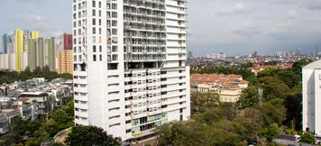 Bangunan 5 Comfy and Elegant 2BR Apartment at Springhill Terrace Residence By Travelio