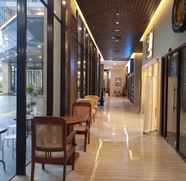 Sảnh chờ 5 Spacious and Elegant 1BR at Patraland Amarta Apartment By Travelio