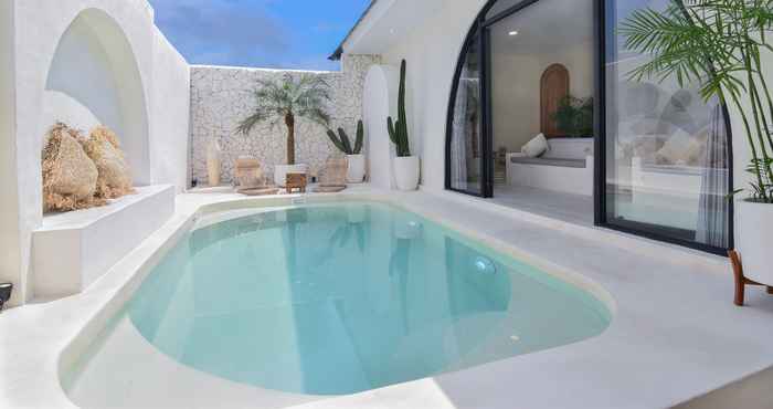 สระว่ายน้ำ Bohemian Jogja Villas With Private Pool