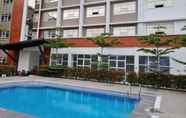 Kolam Renang 4 Staycation Hotel