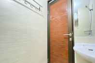 Toilet Kamar Cozy Studio at Gateway Pasteur Apartment By Travelio
