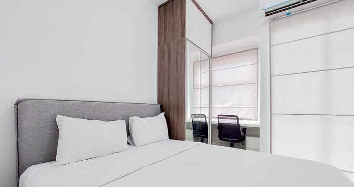 Bedroom Comfy and Best Deal Studio Apartment at Serpong Garden By Travelio