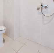 In-room Bathroom 3 Comfy and Best Deal Studio Apartment at Serpong Garden By Travelio