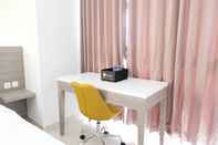 Ruang Umum Cozy Living Studio Apartment Taman Melati Surabaya By Travelio