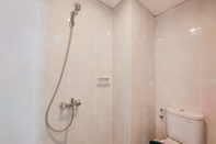 In-room Bathroom Minimalist and Comfy Studio at Serpong Garden Apartment By Travelio