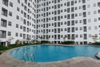 Swimming Pool Minimalist and Comfy Studio at Serpong Garden Apartment By Travelio