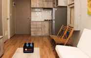 Lobi 3 Simply and Best Choice 1BR at Vasanta Innopark Apartment By Travelio