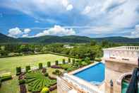 Swimming Pool Chateau de Khao Yai