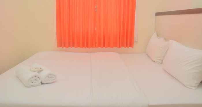 ห้องนอน Best Deal and Comfy 2BR at Green Pramuka City Apartment By Travelio