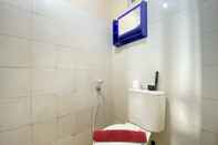In-room Bathroom Comfy and Nice Studio at Suites @Metro Apartment By Travelio