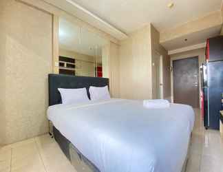 Kamar Tidur 2 Comfy and Nice Studio at Suites @Metro Apartment By Travelio