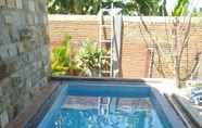 Kolam Renang 6 Classic Eriga Homestay Banyuwangi