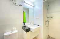 In-room Bathroom Cozy Studio Room Apartment at Beverly Dago By Travelio