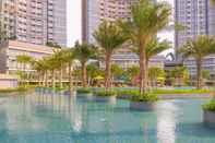 Swimming Pool Nice and Fancy Studio Apartment at Gold Coast By Travelio