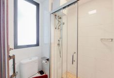 客房内浴室 7 Restful and Scenic 2BR Sky House BSD Apartment By Travelio