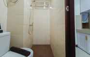 In-room Bathroom 4 Cozy and White Studio at Vida View Makassar Apartment By Travelio