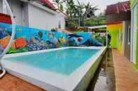 Swimming Pool RedDoorz Syariah Plus @ Cipanas Cianjur