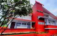 Bên ngoài 7 RedDoorz Syariah Plus @ Cipanas Cianjur