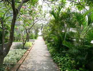 Bangunan 2 Comfy and Great Location 2BR Apartment at Thamrin Residence By Travelio