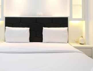 Kamar Tidur 2 Homey and Spacey 2BR at Supermall Mansion Apartment By Travelio