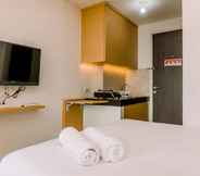 Common Space 2 Simply Look and Warm Studio Room at Serpong Garden Apartment By Travelio