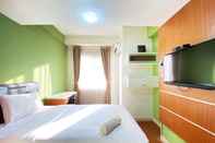 Kamar Tidur Warm Studio Apartment at Harvard Jatinangor By Travelio