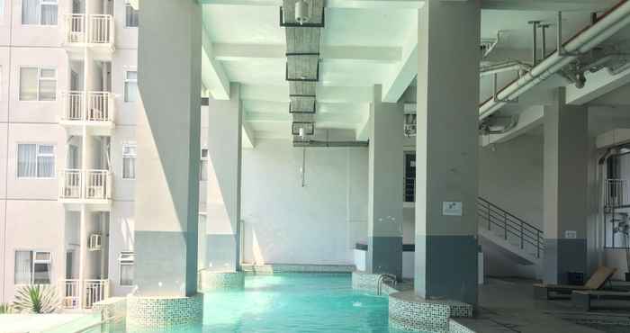 Kolam Renang Warm Studio Apartment at Harvard Jatinangor By Travelio